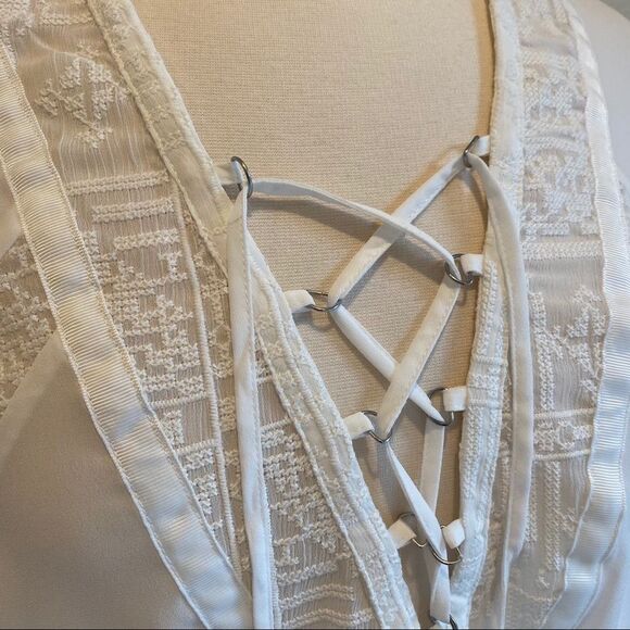 NWOT!  Dolce Vita white lace up top Sz. S - Picture 3 of 11